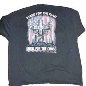 Gildan Black Tshirt American Flag/Cross Design on Back 2XL Short Sleeve